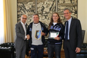 Il sindaco di Latina Giovanni Di Giorgi, il C.T. della Nazionale Italiana di Surfcasting Lino Matarazzo, il campione Mondiale Simone Paniconi ed il consigliere Fabrizio Mattioli