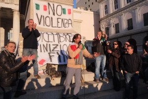 Il leader dei forconi Danilo Calvani incontra i manifestanti a Genova