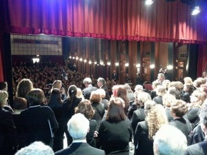 Foto IN CORO PER LORENZO dal palco alla platea