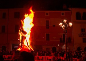 Carnevale Civitonico rogo del Puccio 2016 Brigante Gasperone