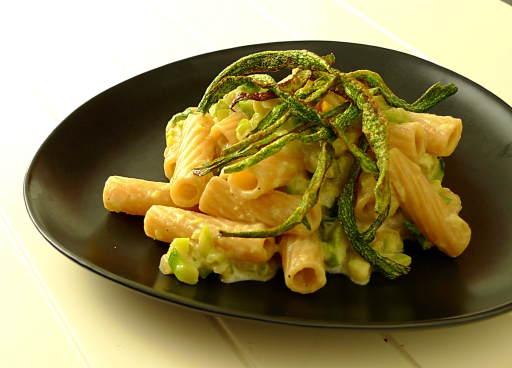 Rigatoni integrali con zucchine e mentuccia