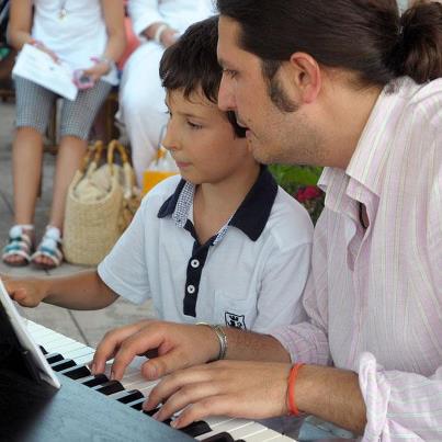 Venerdì 8 Novembre a lezione di musica con il Maestro Marco Lo Russo & Co