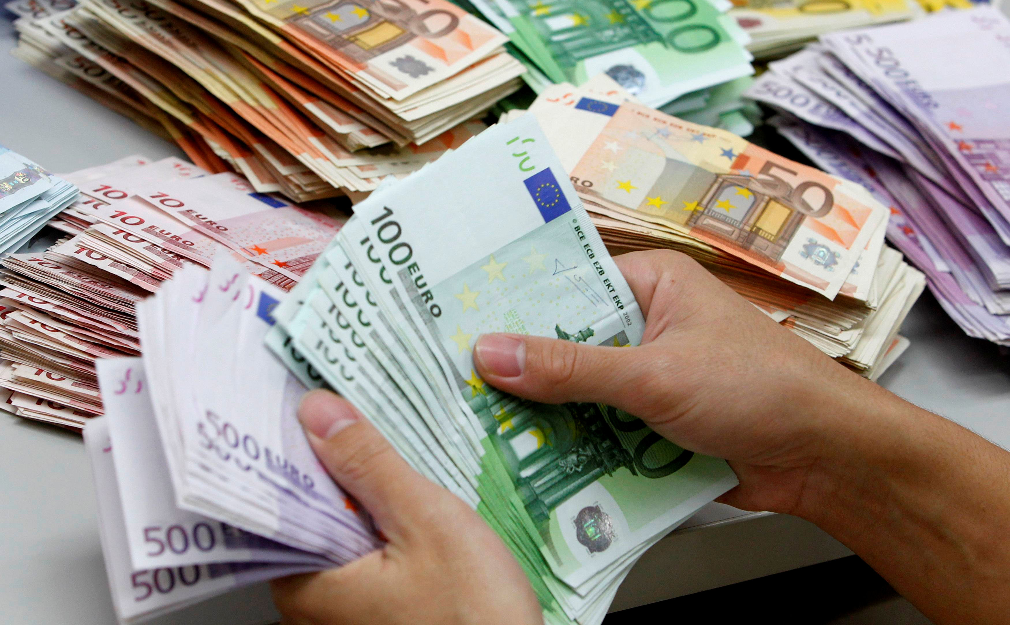 Frode fiscale: Sequestrati beni per quasi 4 milioni di euro ad un commercialista pontino
