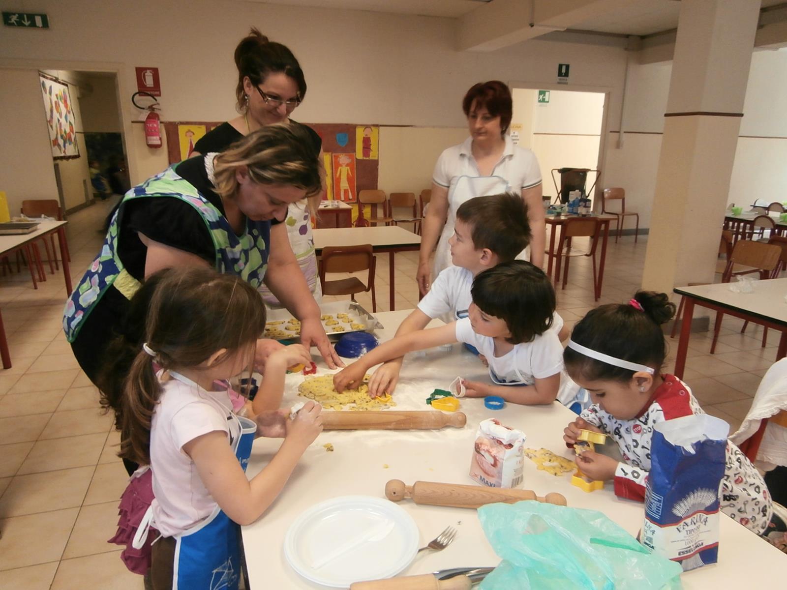 Children in the world presenta: 4 Mani in cucina
