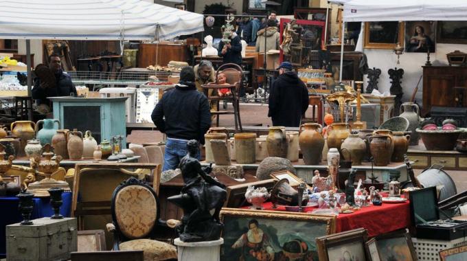 Nettuno: Fiera dell’antichità, prima esposizione della rigatteria, collezionismo e curiosità.