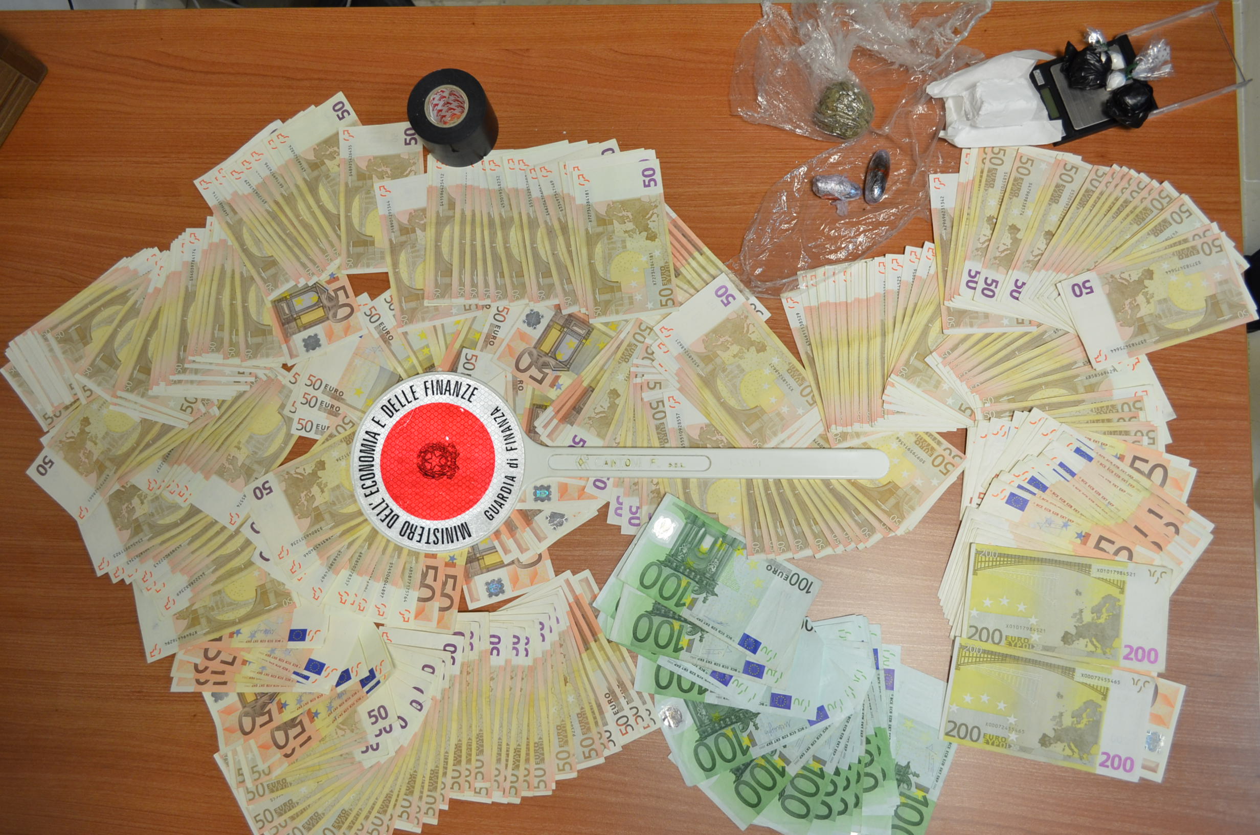 Latina: Sequestrata droga, contanti e 1.600 kg. di materiale esplodente