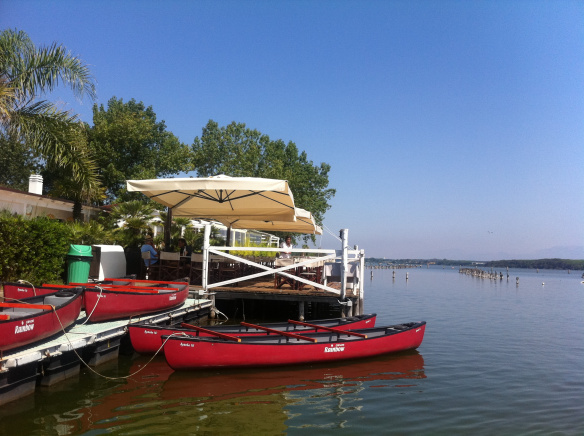 Musica e Canoa sul lago di Paola