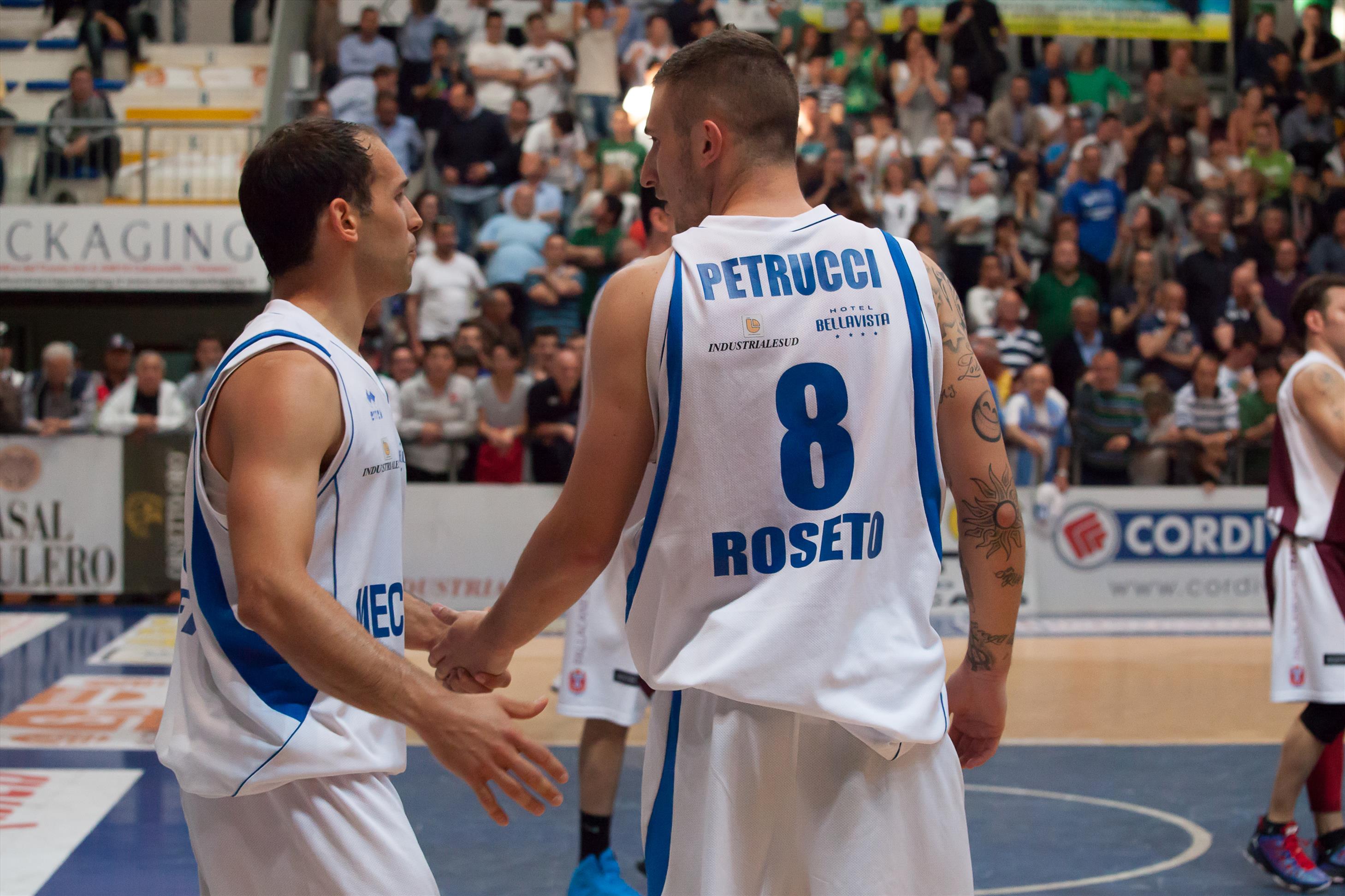 La Latina Basket batte il Roseto Sharks