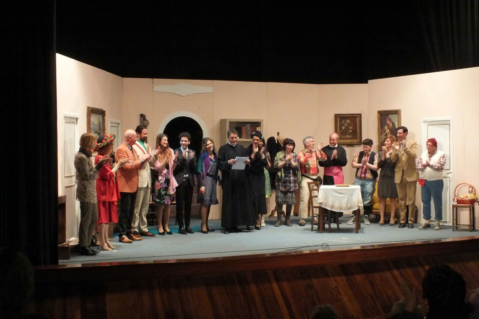 Al Teatro Ponchielli “E’ uscito pazzo o parrucchiano”