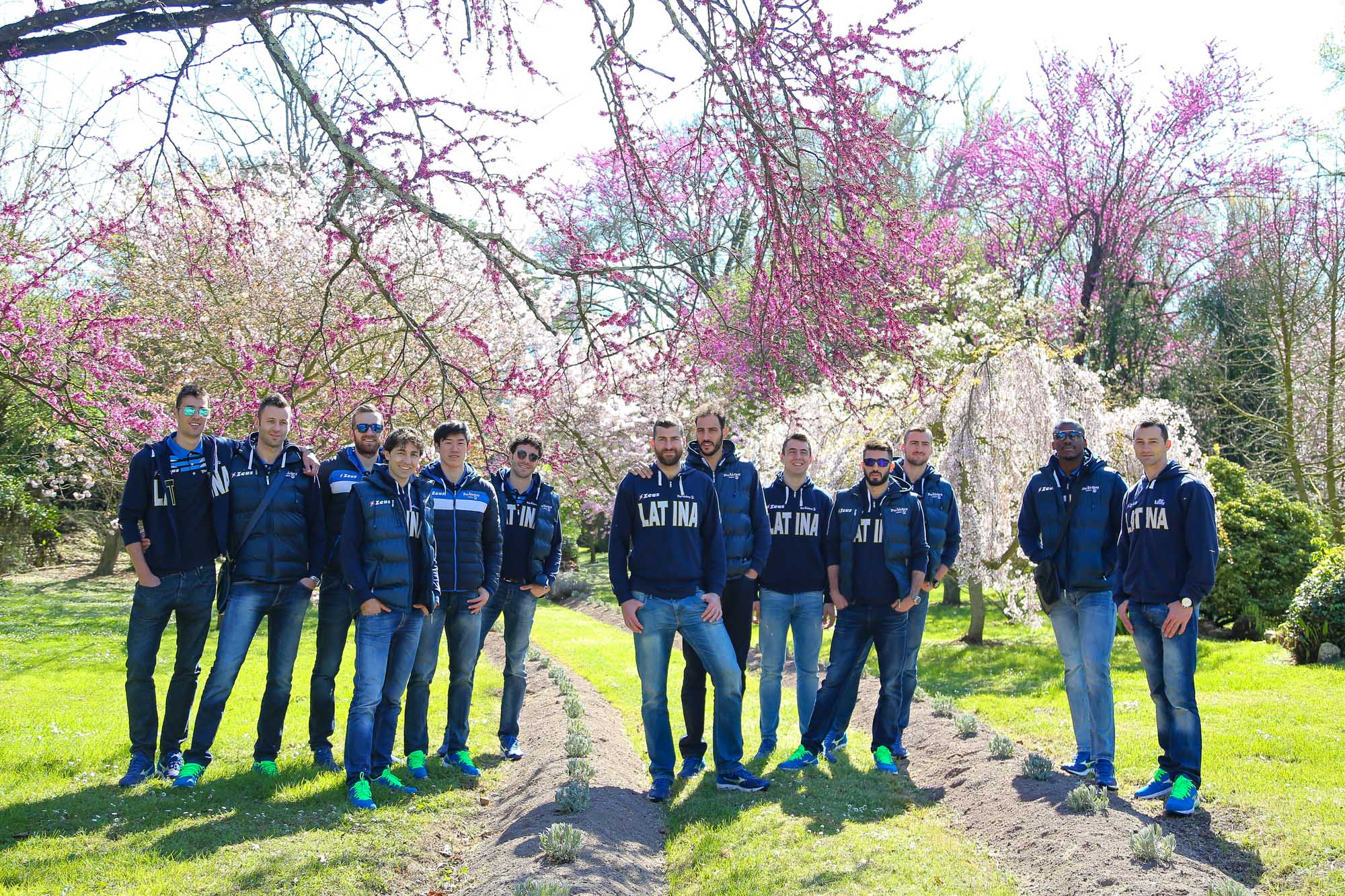 La Top Volley Latina visita il giardino di Ninfa