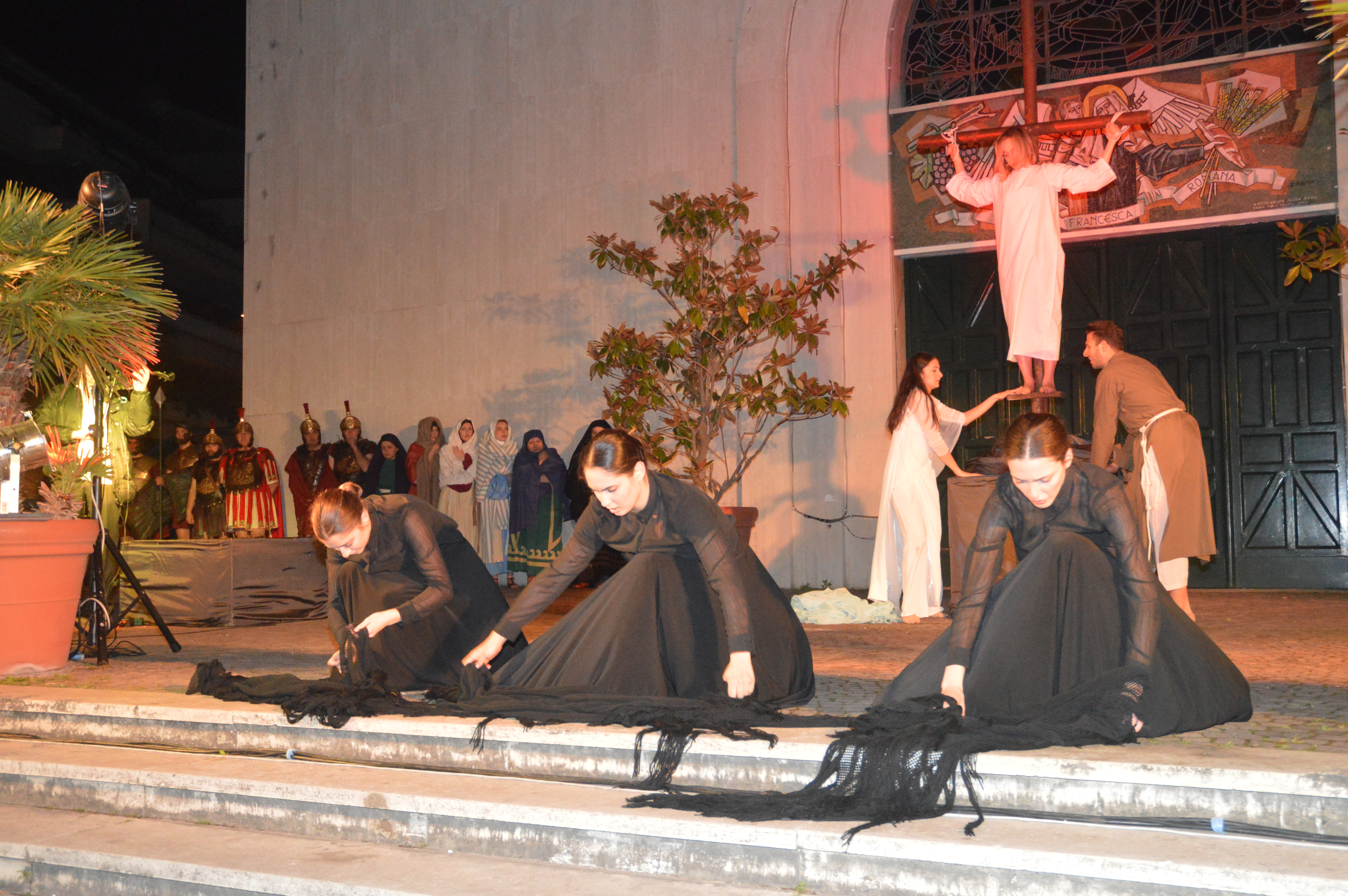 Roma: i Ragazzi della Passione di Sezze nella “Via Crucis Donne Crocifisse”
