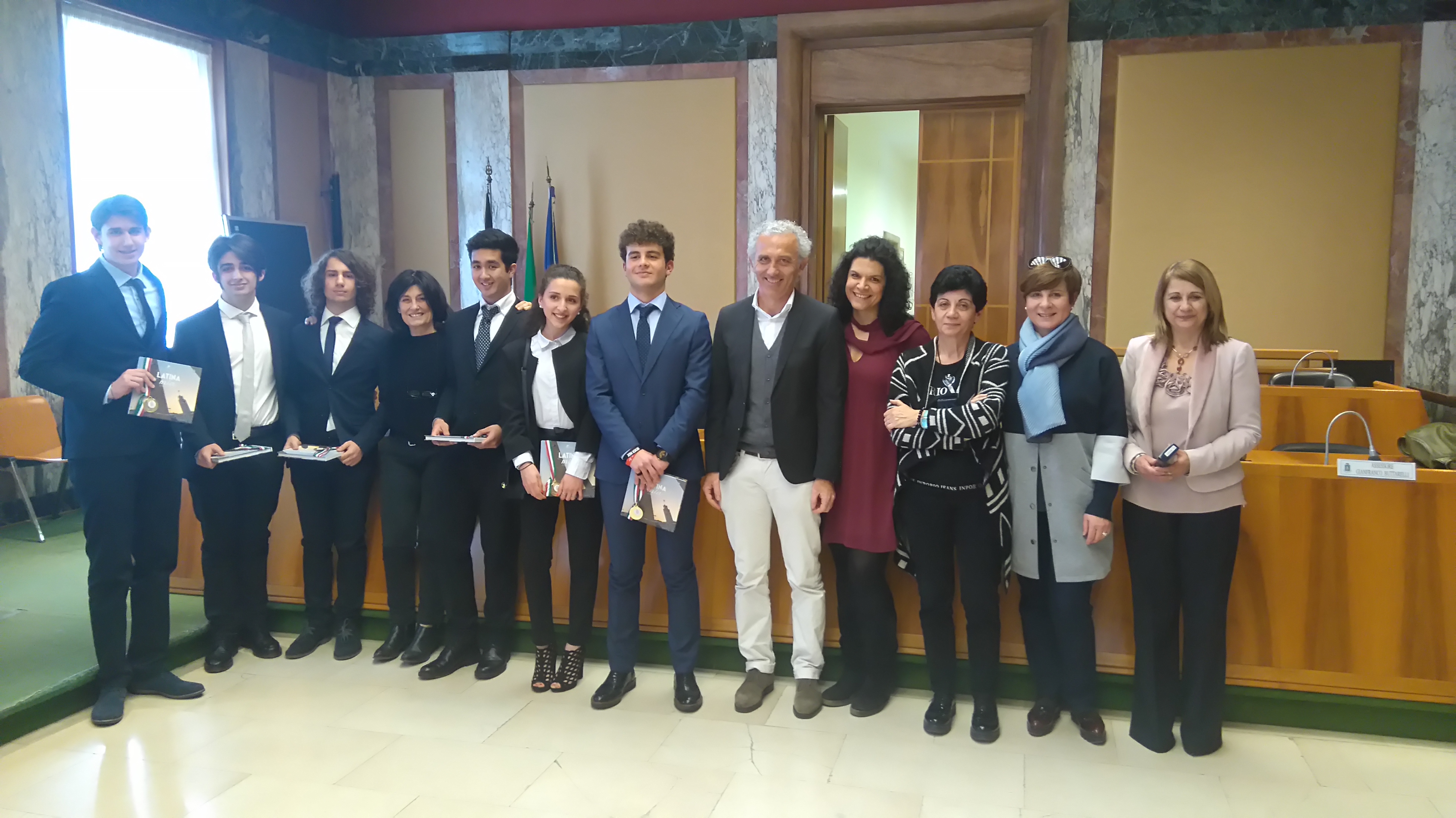 Studenti del Marconi al Parlamento Europeo Giovani, il Sindaco li premia