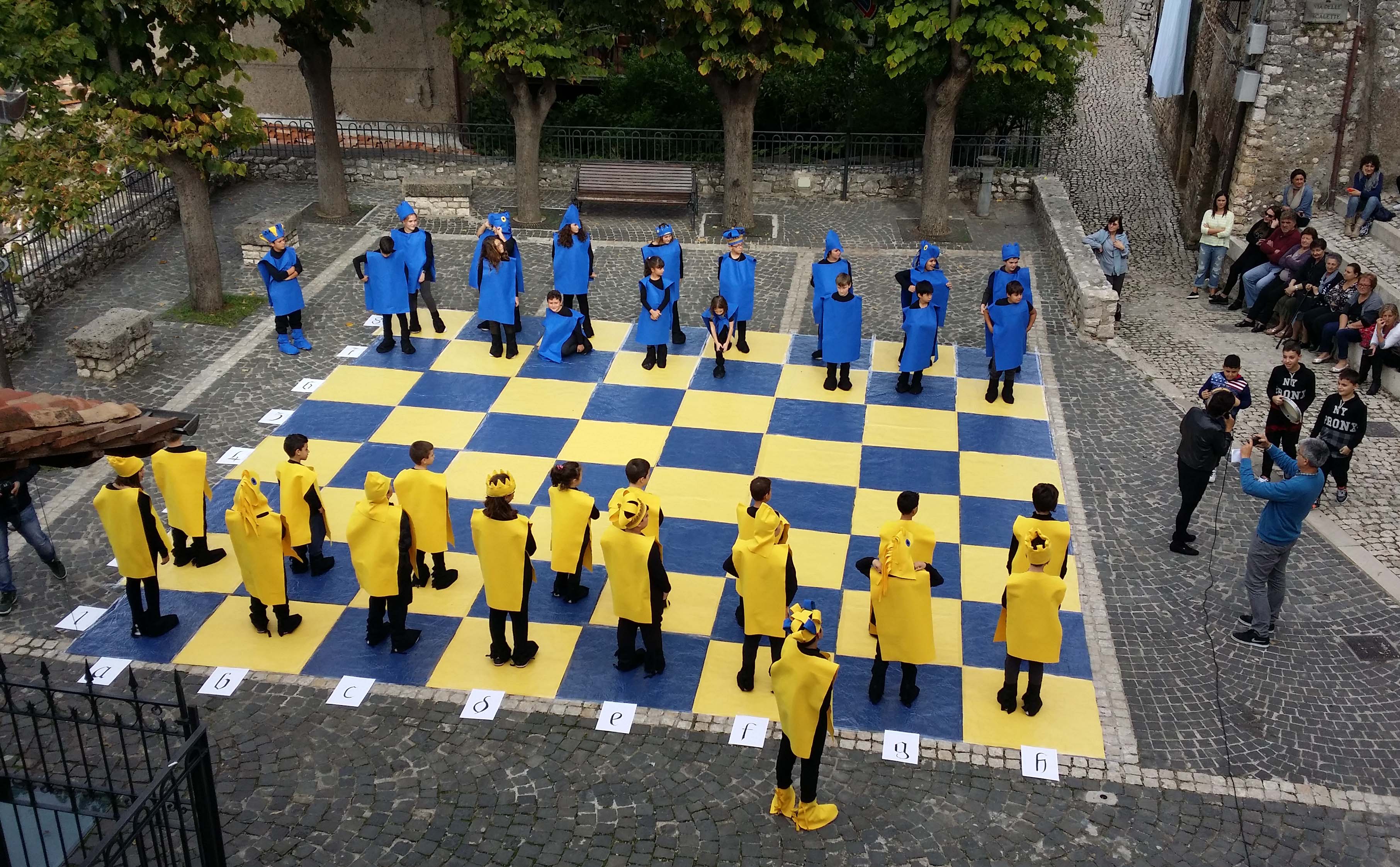 Gli studenti di Sermoneta si sfidano agli “scacchi viventi”