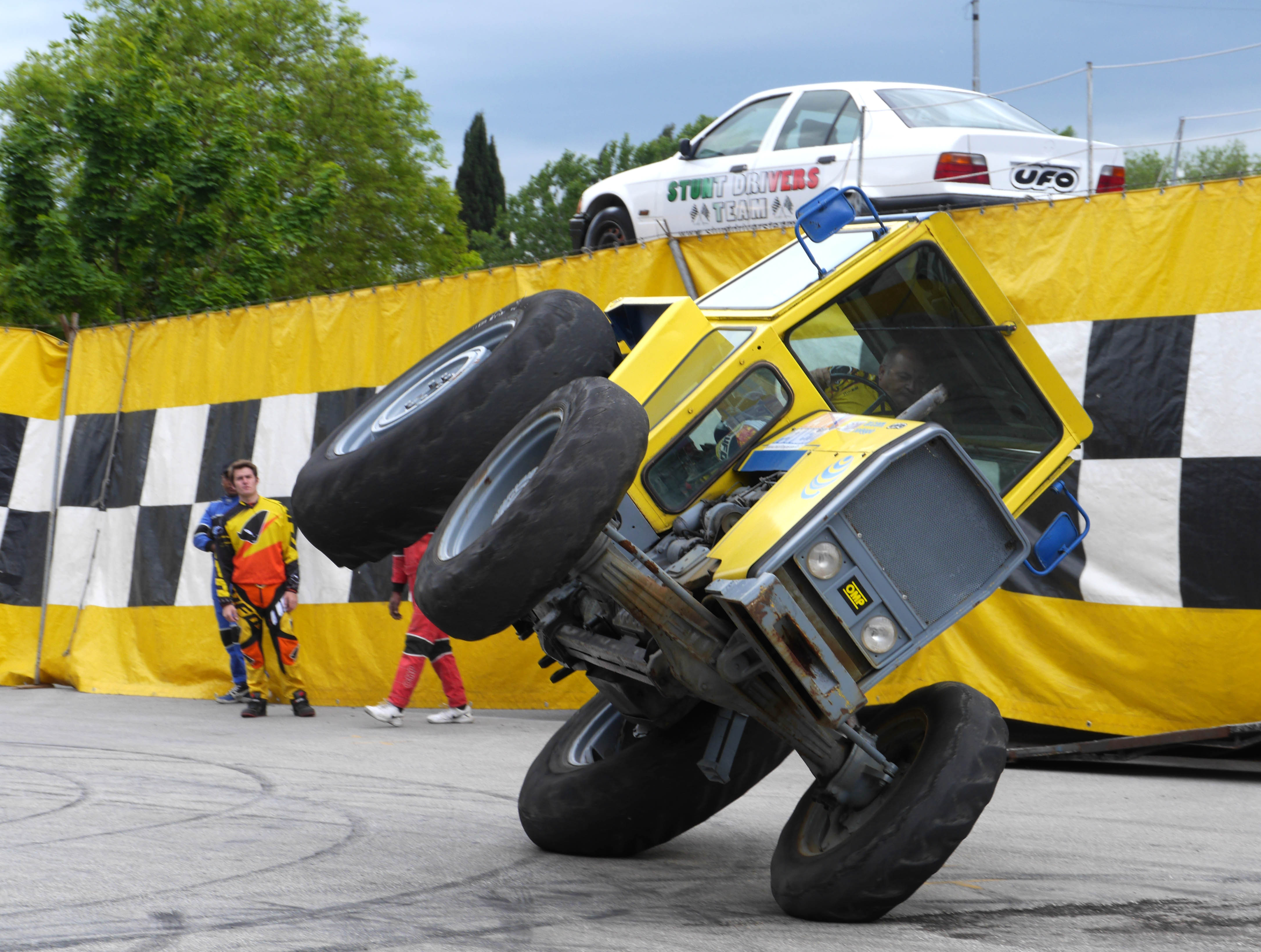 Acrobazie con lo Stunt Drivers Team alla Mostra Agricola Campoverde