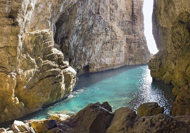 Libri: La Grotta del Maresciallo di Adriano Madonna