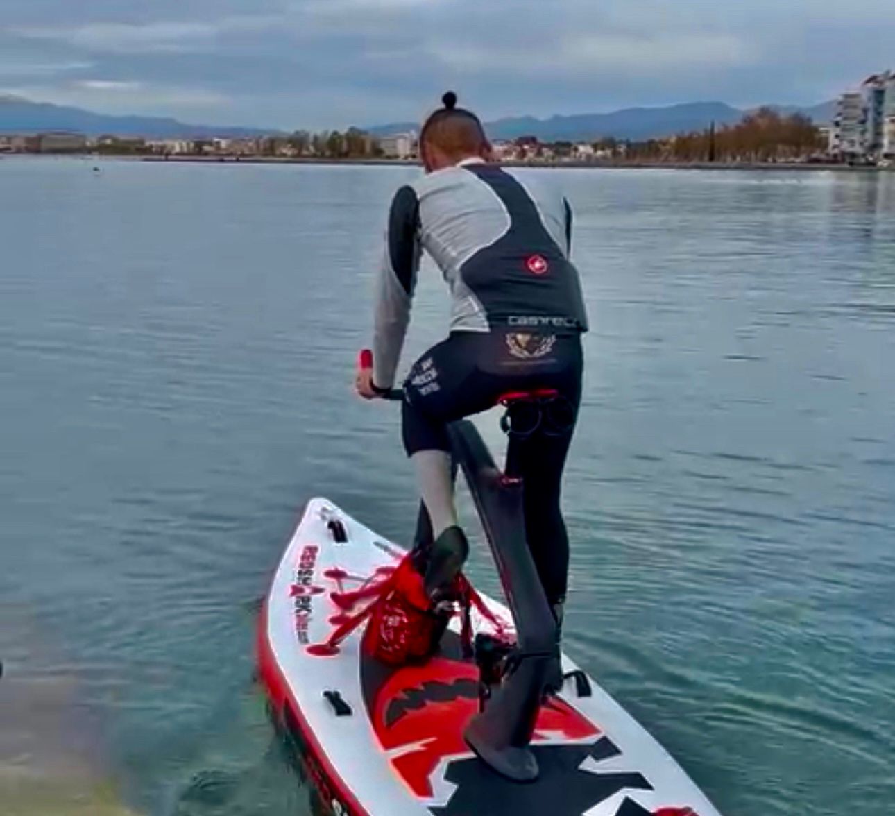 Cristian Nardecchia, dalla Francia all’Italia attraversando il mare pedalando