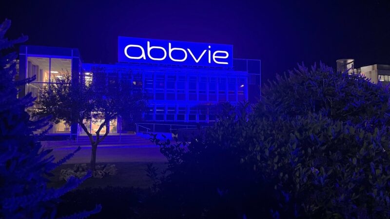 AbbVie si illumina di verde e di blu per la  Prima Notte Mondiale del Parkinson